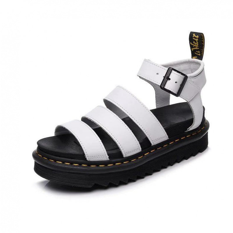 Sandaler för kvinnor med platå och remmar