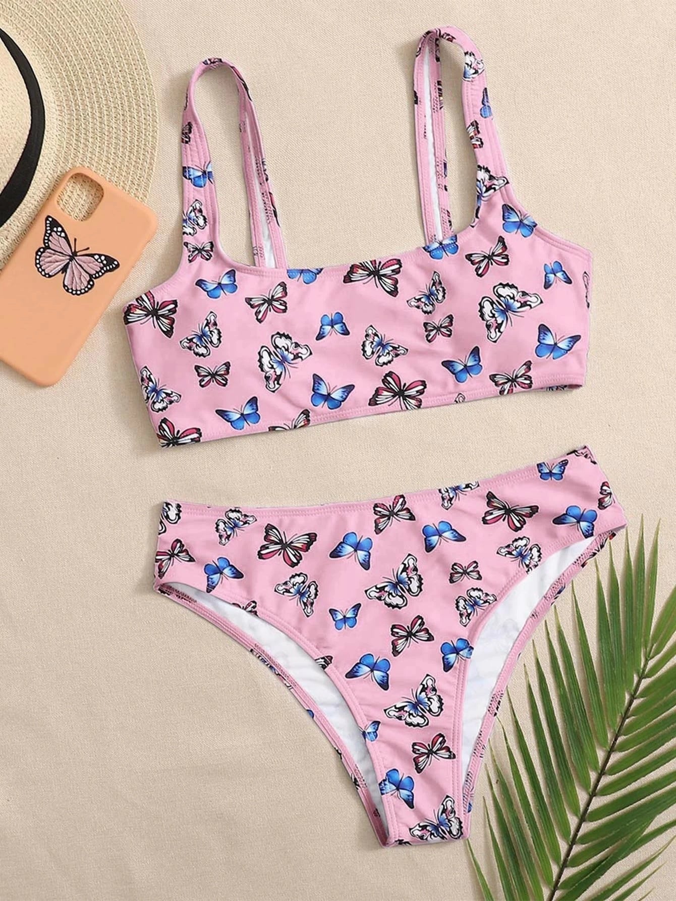 Färgglad Bikiniset med Somriga Fjärilmönster