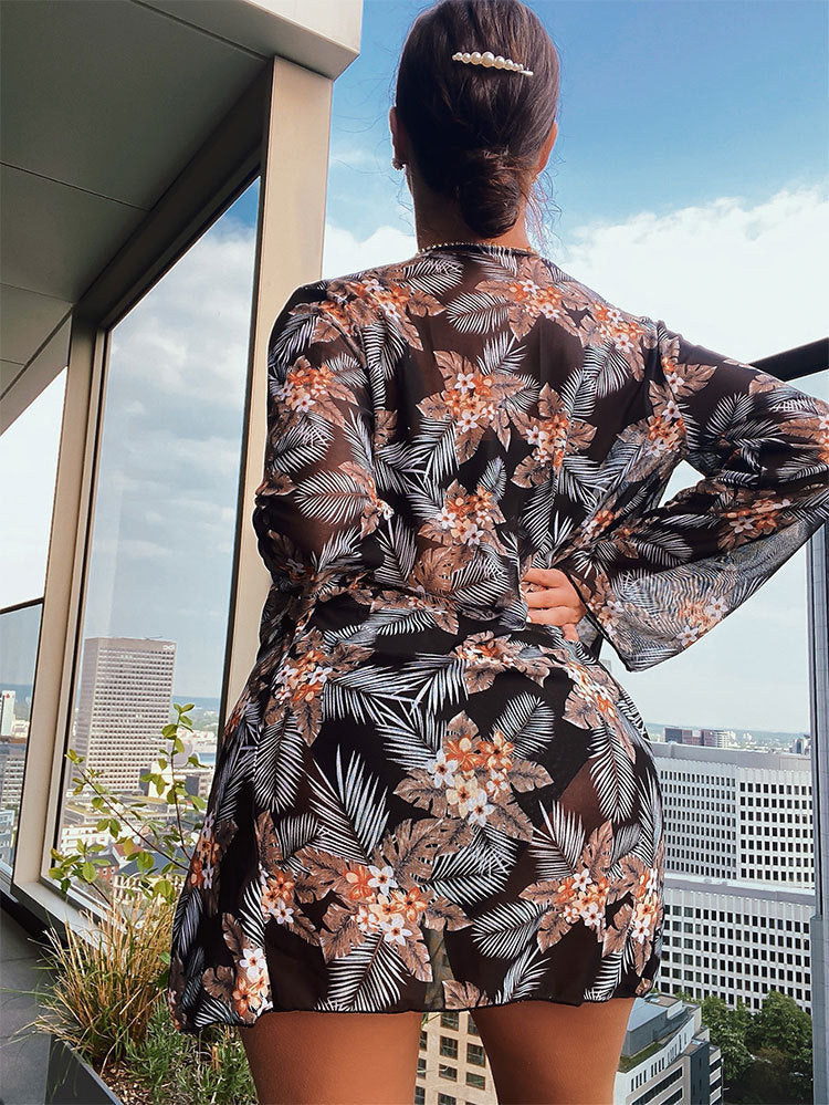 Blomstrande Badmode med Elegant Kimonoinspiration