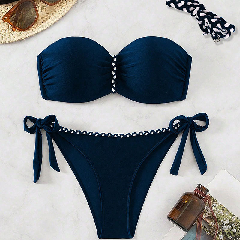 Sofistikerad Bandeau-Bikini med lekfulla detaljer