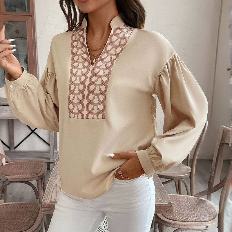 Feminine Bluse med Unik Brodering – StyleEssens