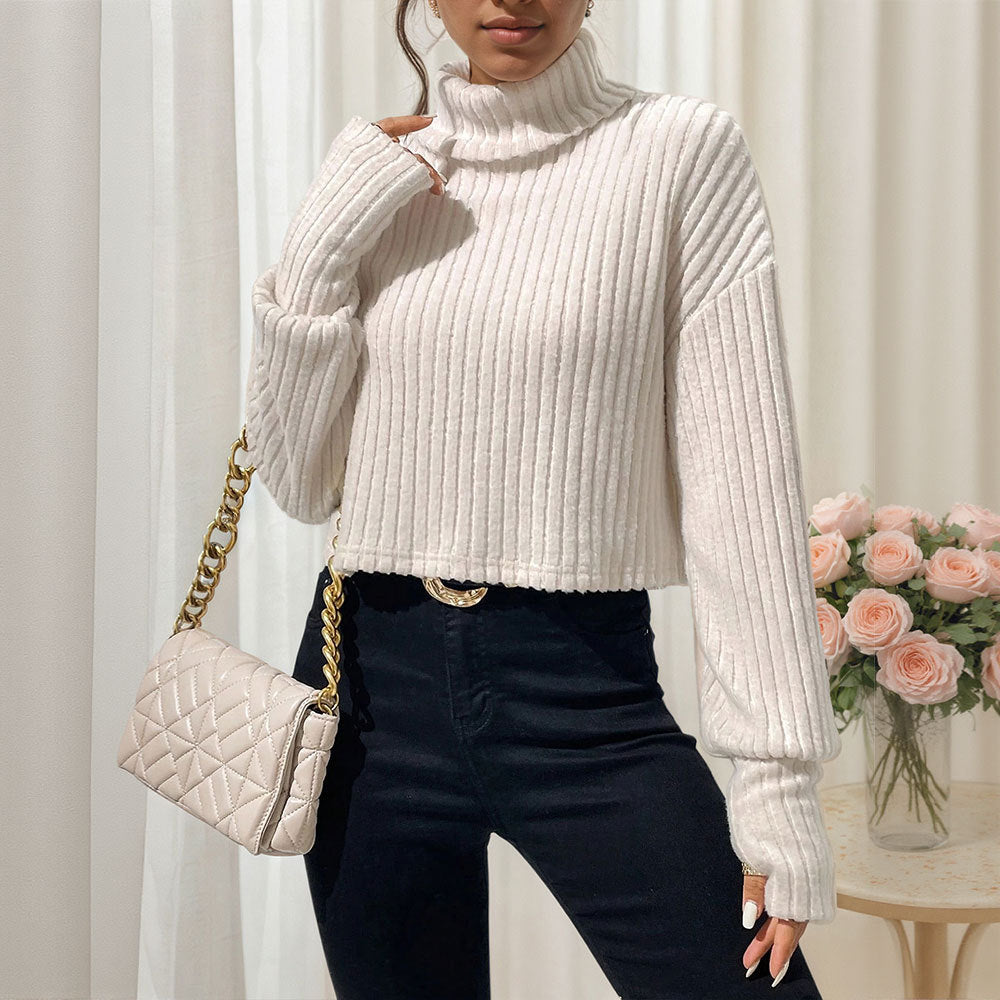 Moderne cropped trøje med høj krave og elegant struktur