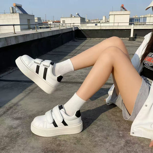 Elegant och Funktionell Sneakers med Justerbar Stängning
