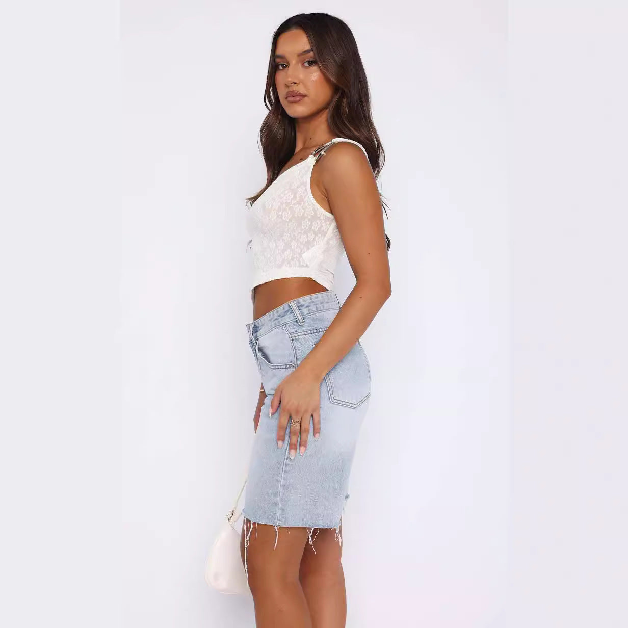 Asymmetrisk Spetsblus med Glittrande Ringdetalj