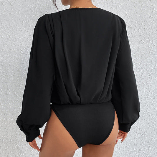 Stilren blus med V-ringning och voluminösa ärmar