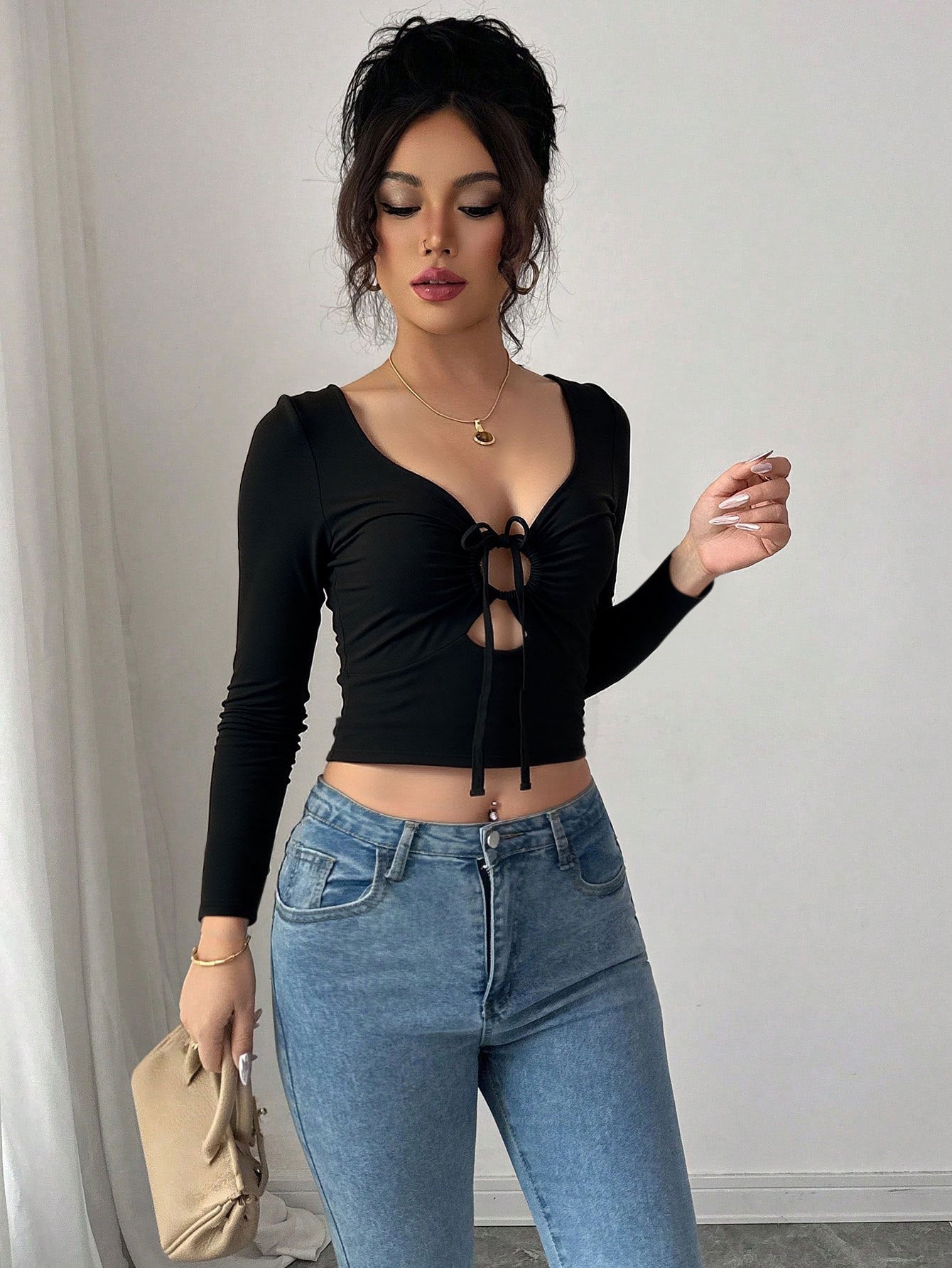 Elegant Crop-Bluse med Knytning og Lange Ærmer