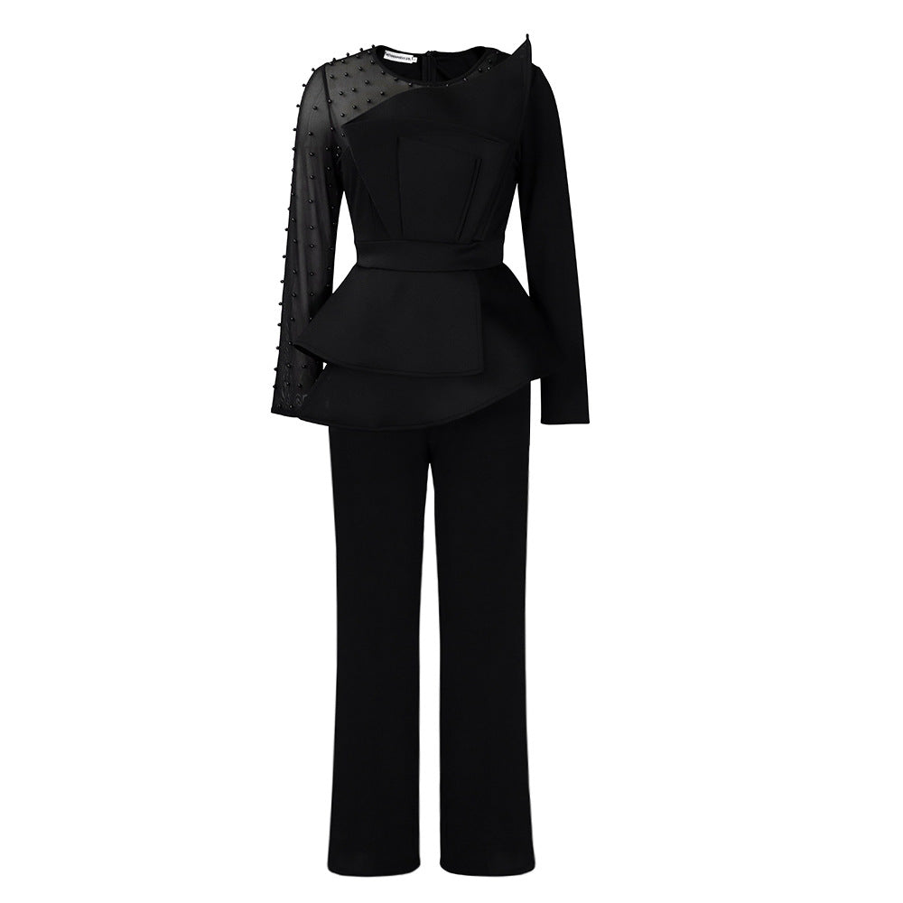 Modern Jumpsuit med Asymmetrisk Skärning och Glamourdetaljer