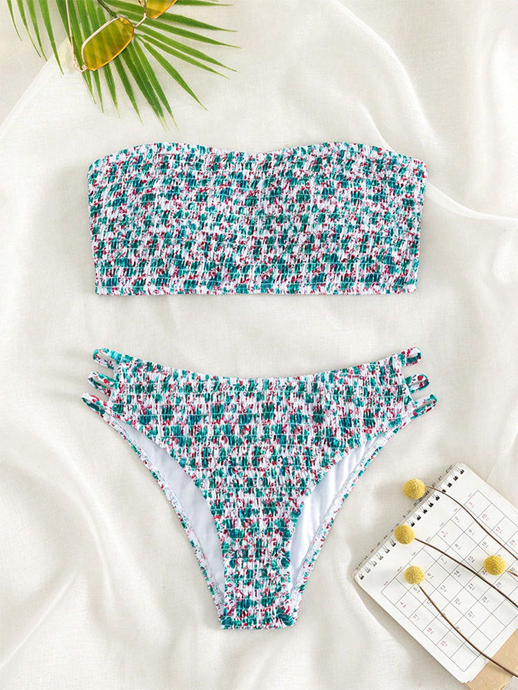 Feminine Bandeau-Bikini med Lekfulla Volanger
