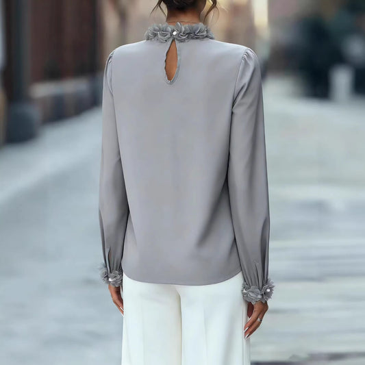 Elegant Bluse med Blomsterdetaljer og Volanger