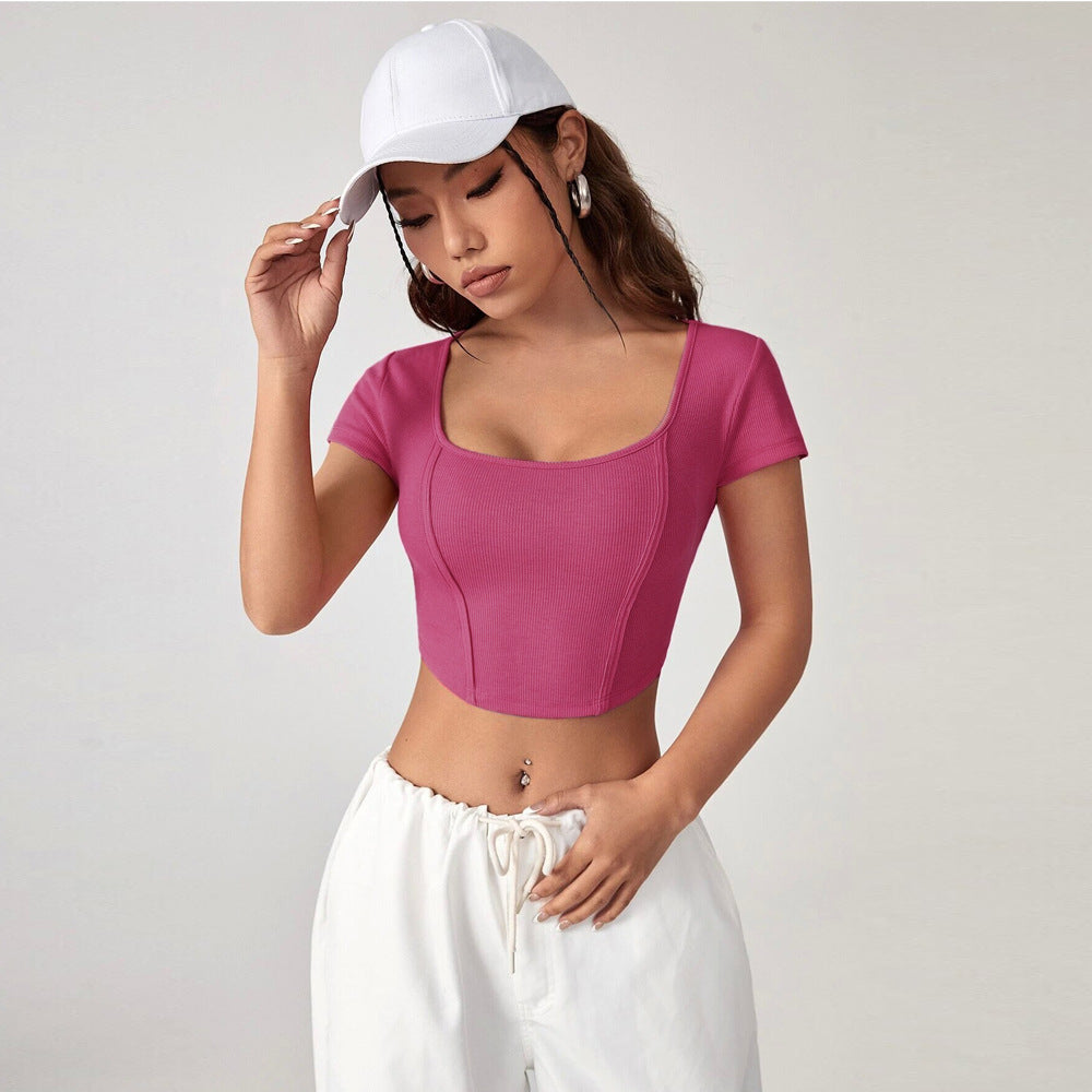 Stilfuld cropped top med firkantet udskæring og ribstruktur