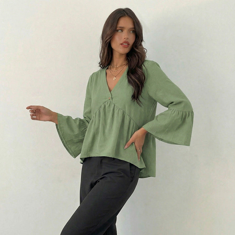 Elegant blus med vida ärmar och knappdetaljer