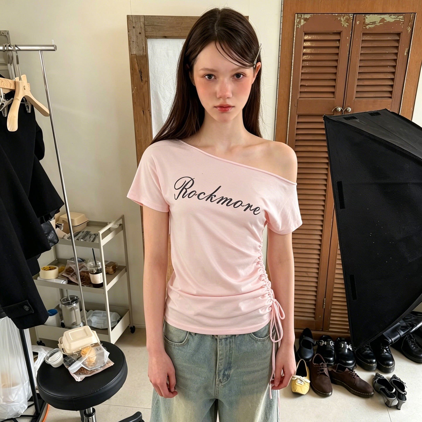 Asymmetrisk Topp med Eleganta Volangdetaljer för Kvinnor