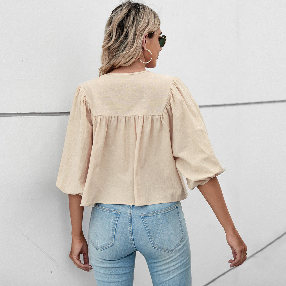 Elegant blus med vidd ärm och lekfull knytningsdetalj