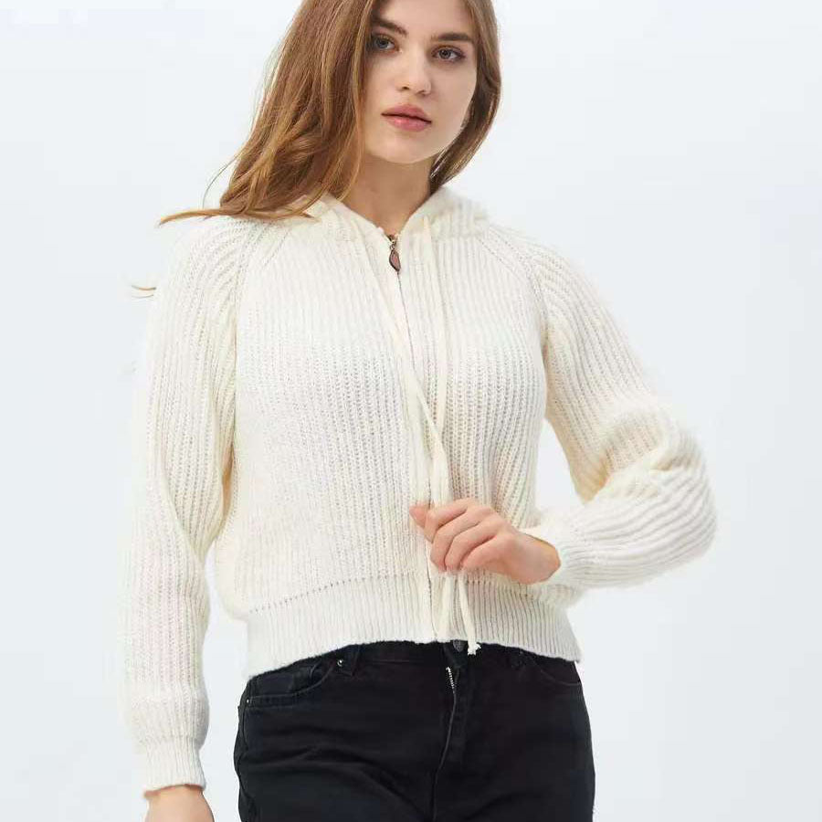 Stilren Cropped Hoodie i Mjuk Stickad Design