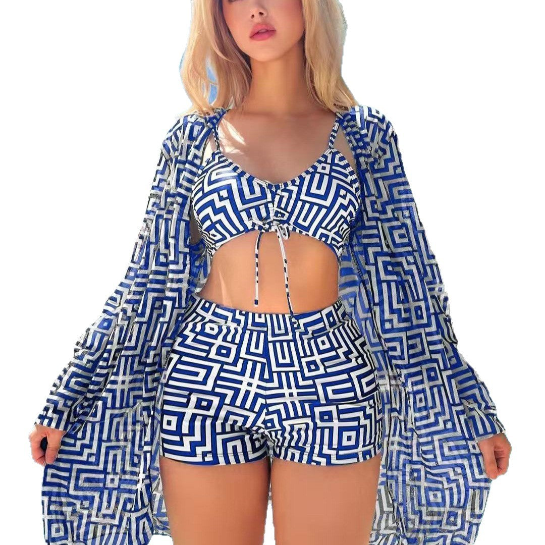 Stiligt Badsätt med Trendig Kimono och Avslappnade Shorts