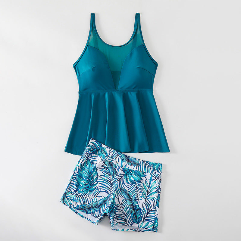 Elegant badset för kvinnor med flödande topp och shorts