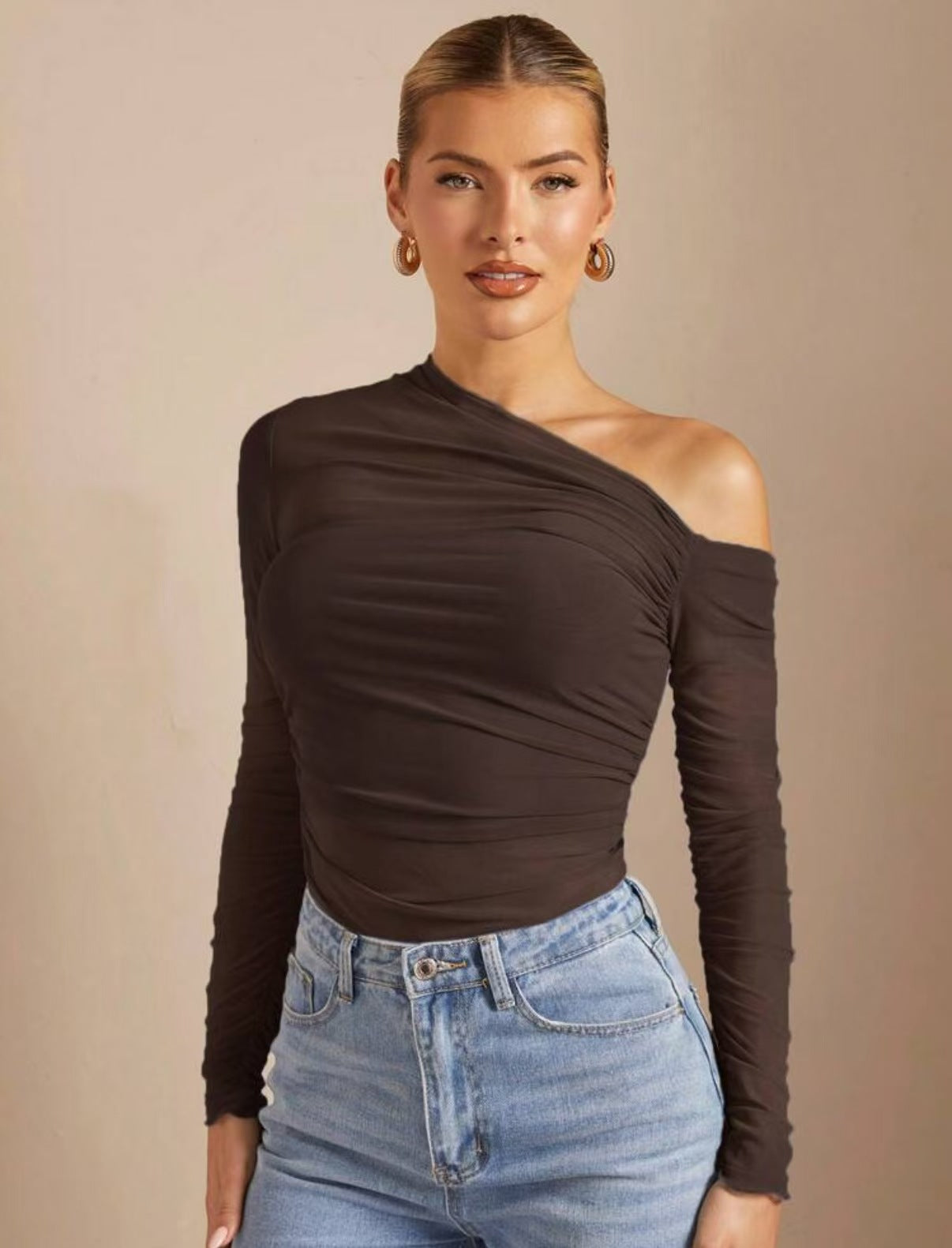 Asymmetrisk Body med Draperingar och Långa Ärmar