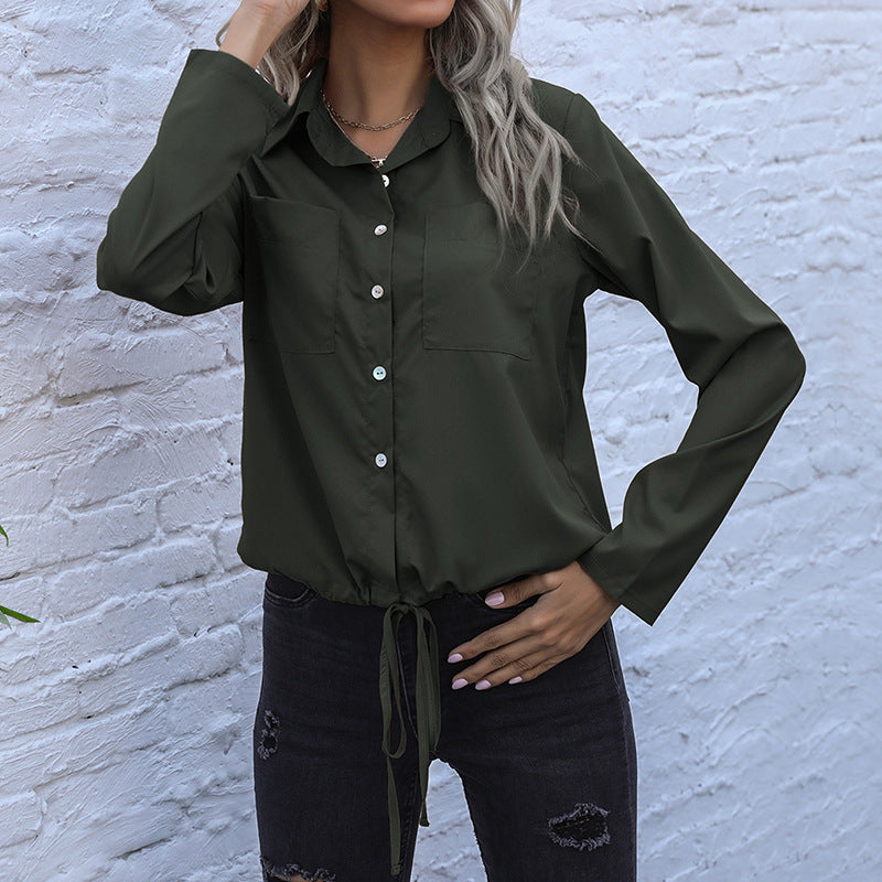 Moderne Bluse med Forkortet Front og Unikke Detaljer