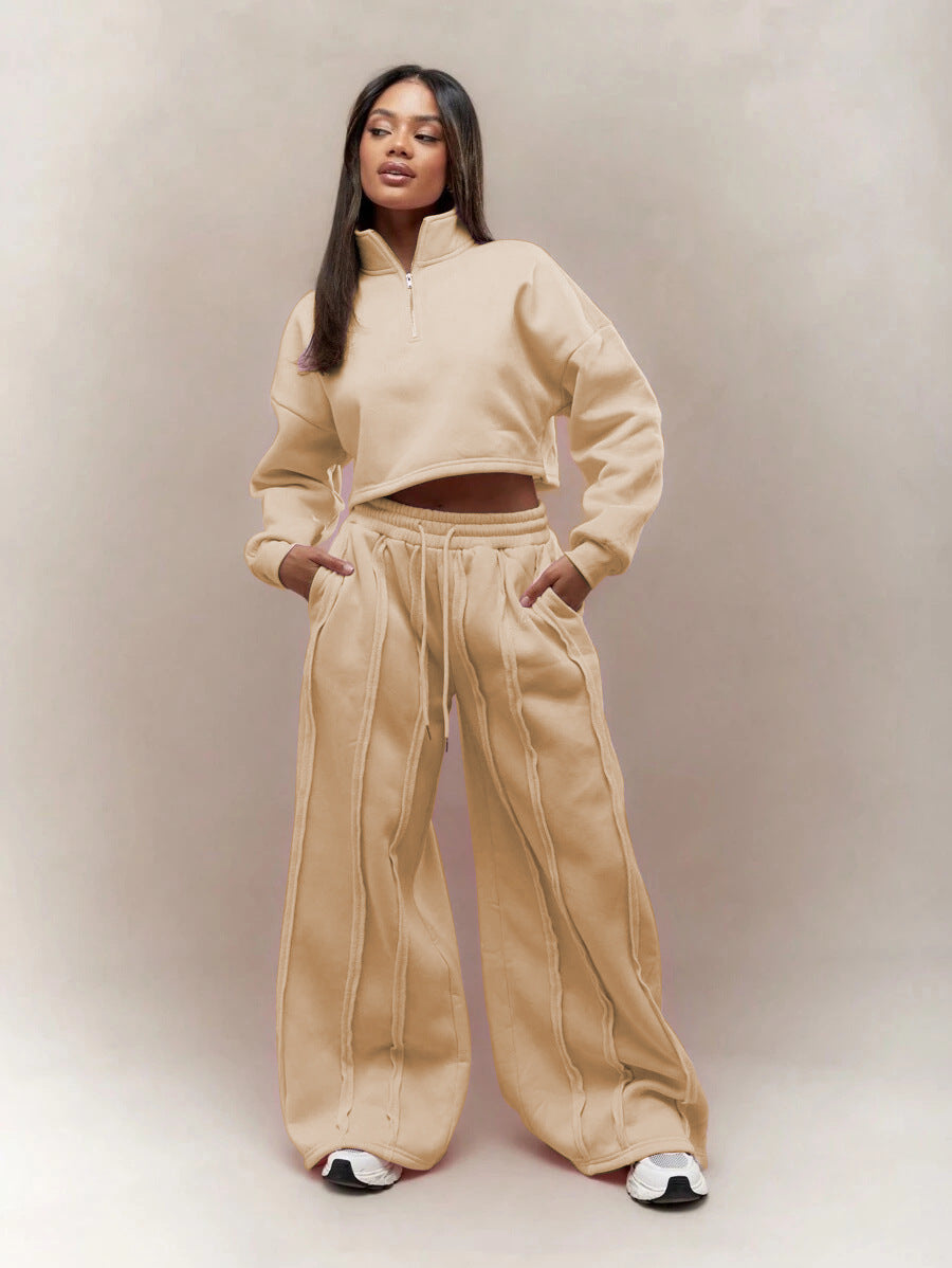 Stilfuldt cropped sæt med pullover og bukser