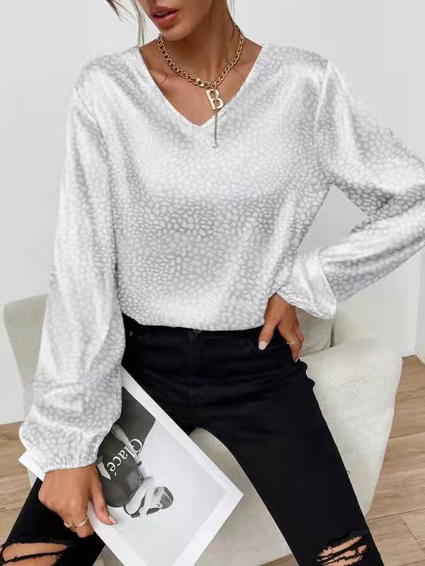 Moderne Bluse med V-Udskæring og Unikt Design