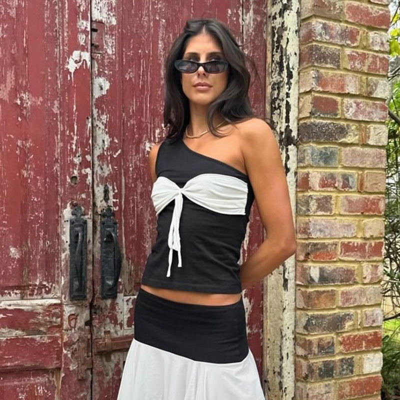 Asymmetrisk Crop-Top med Eleganta Wrapdetaljer