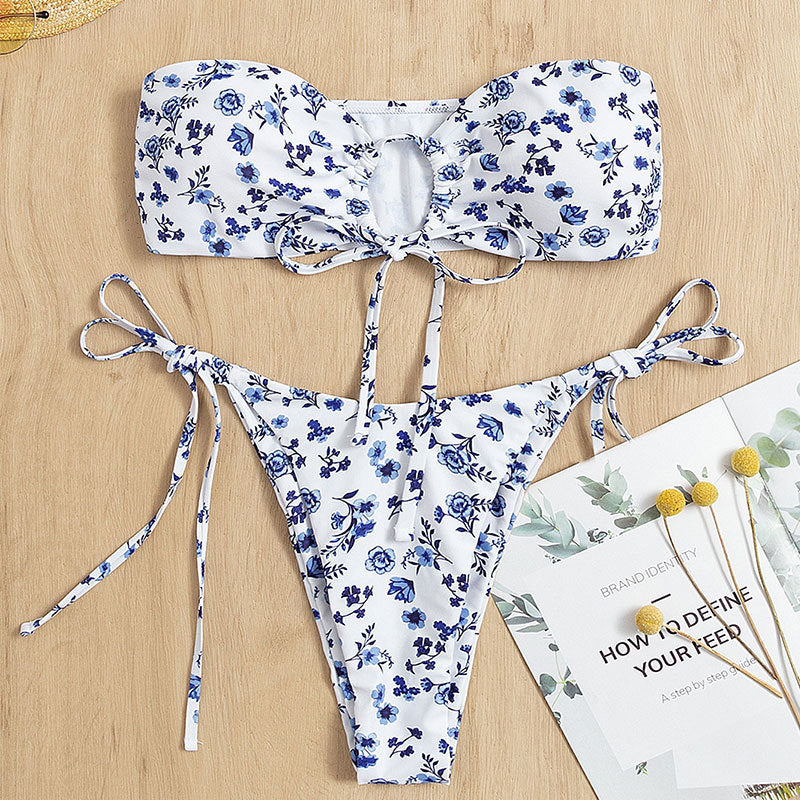 Blommig Bandeau-Bikini för en Sommar av Stil