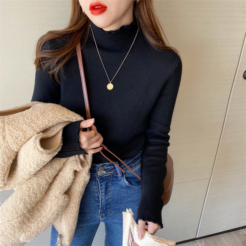 Chic cropped trøje med høj krave og feminine detaljer