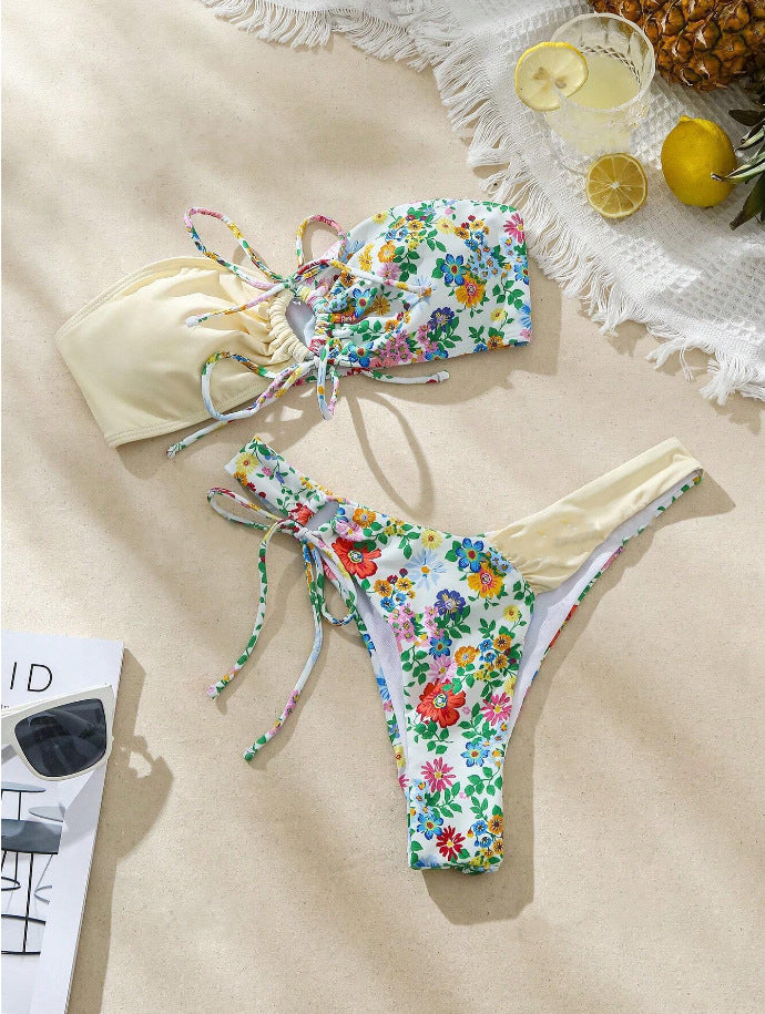 Blomstrande Bandeau-Bikini Set för Sommardagar