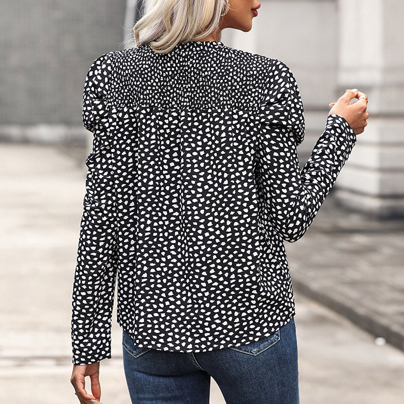 Elegant Bluse med Voluminøse Ærmer og Unikt Prikkemønster