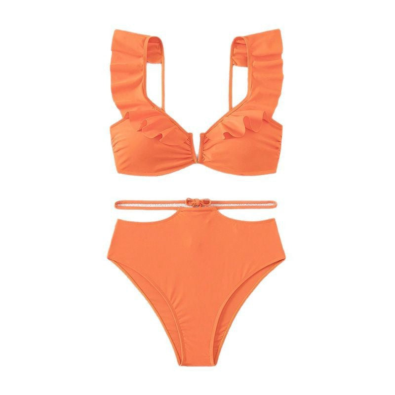 Snyggt Bikiniset med Charmiga Volanger och Höga Skärningar