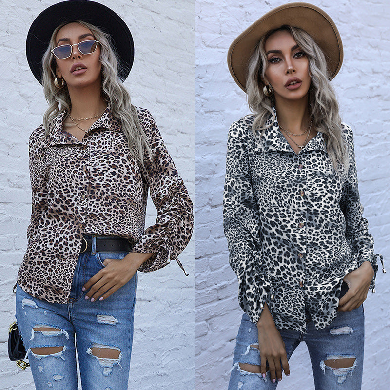 Stilfull blus med leopardmönster och knappar