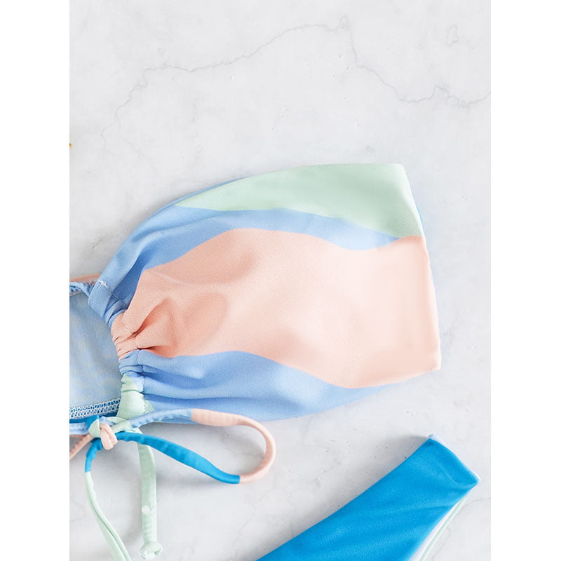 Snygg Bandeau-Bikini för Stranden med Lekfull Design