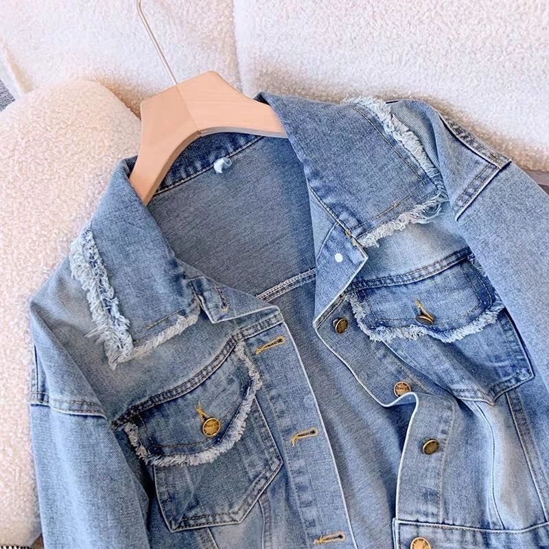 Chic Crop Denimjakke med Fringes og Unikke Detaljer