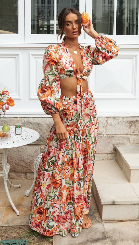 Feminin Boho-Maxiklänning med Volanger och Puffärmar