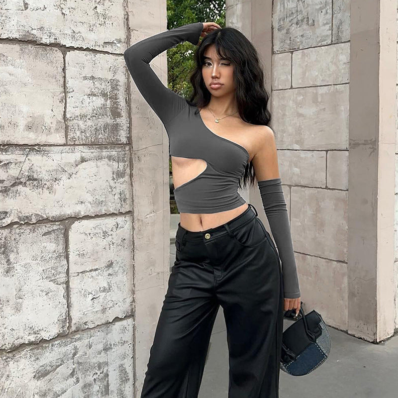 Asymmetriskt långärmat topp med utmanande cut-out