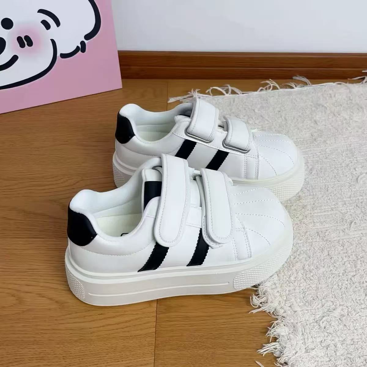 Elegant och Funktionell Sneakers med Justerbar Stängning