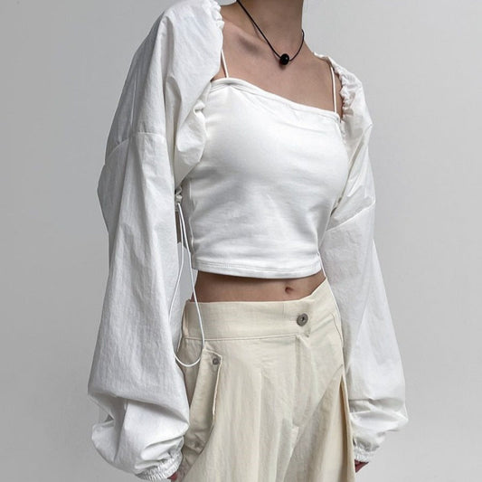 Elegant croppad blus med volanger för dam