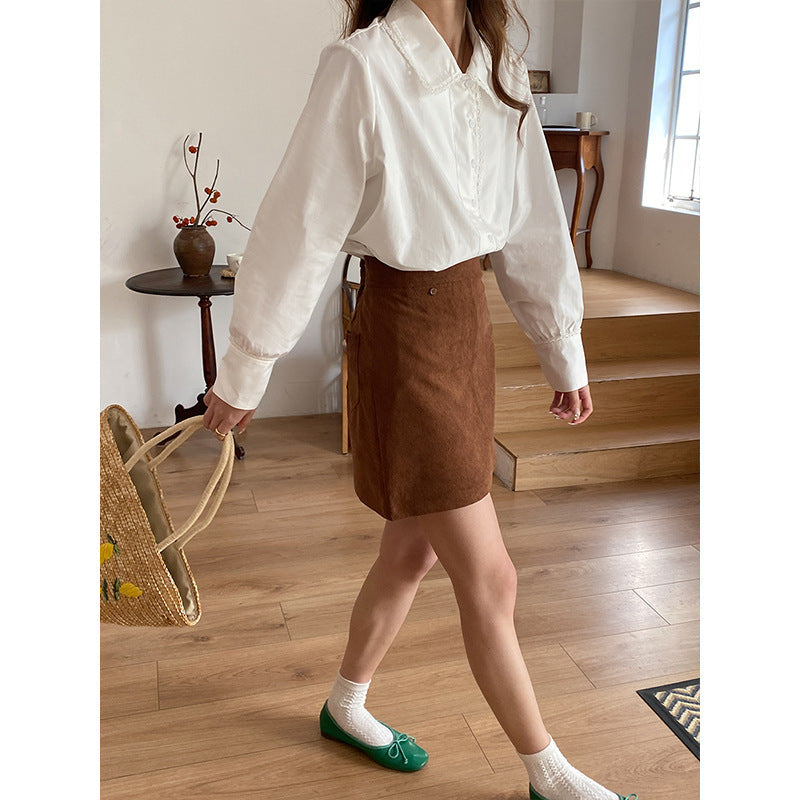 Feminine Bluse med Detaljeret Krave