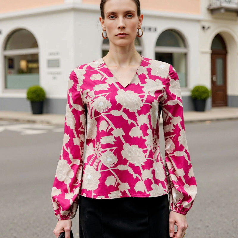 Elegant Bluse med Blomsterprint og Lækkert Draperet Stof