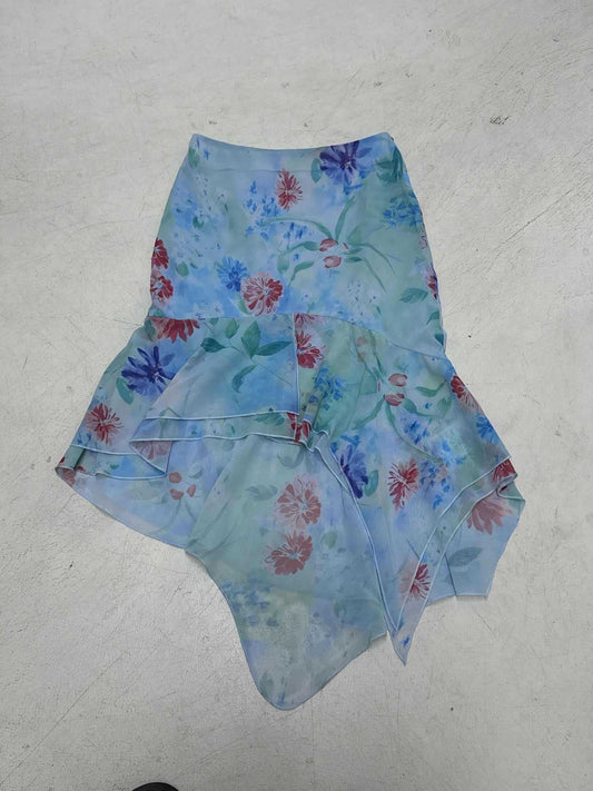 Asymmetrisk Volangkjol med Blommig Chiffon