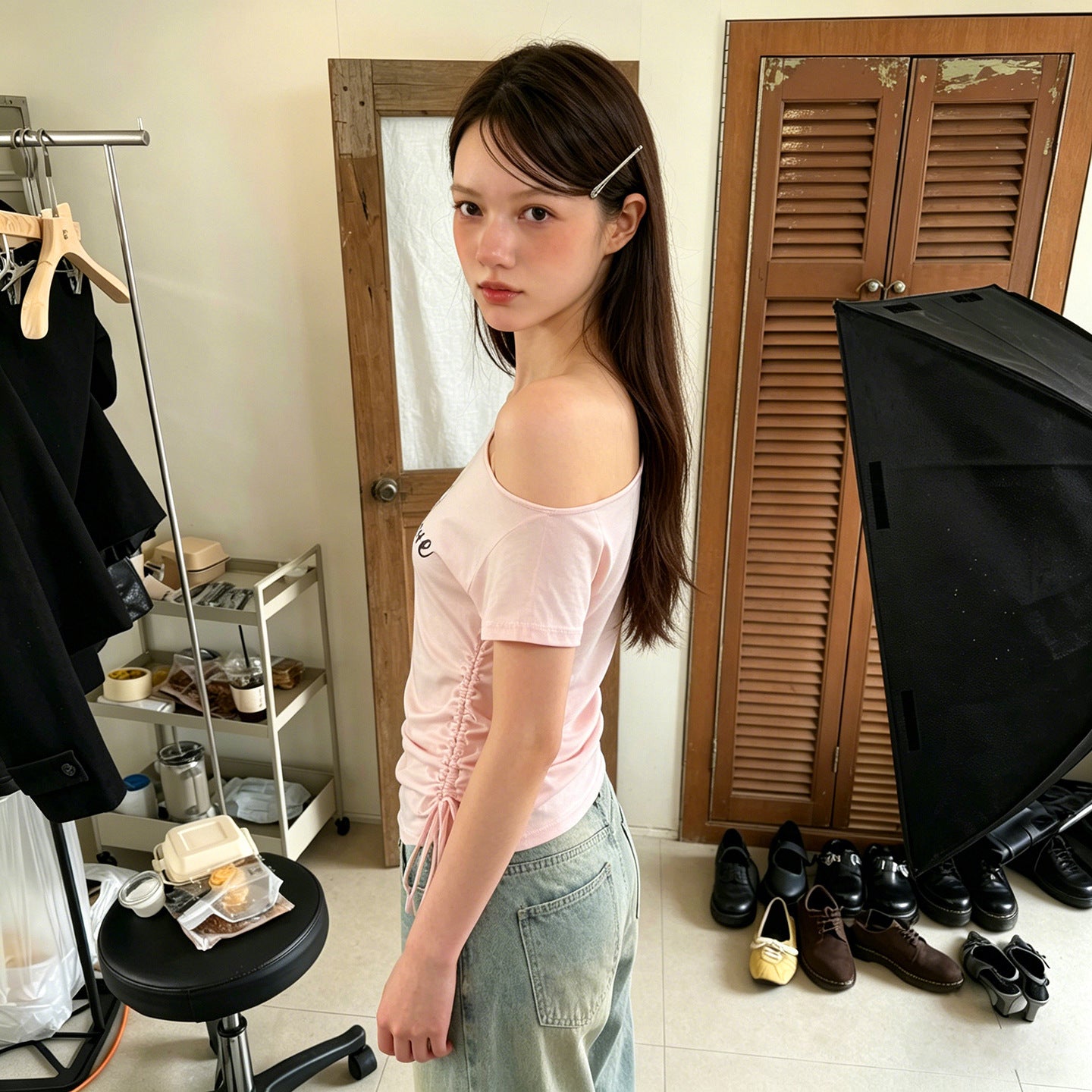 Asymmetrisk Topp med Eleganta Volangdetaljer för Kvinnor