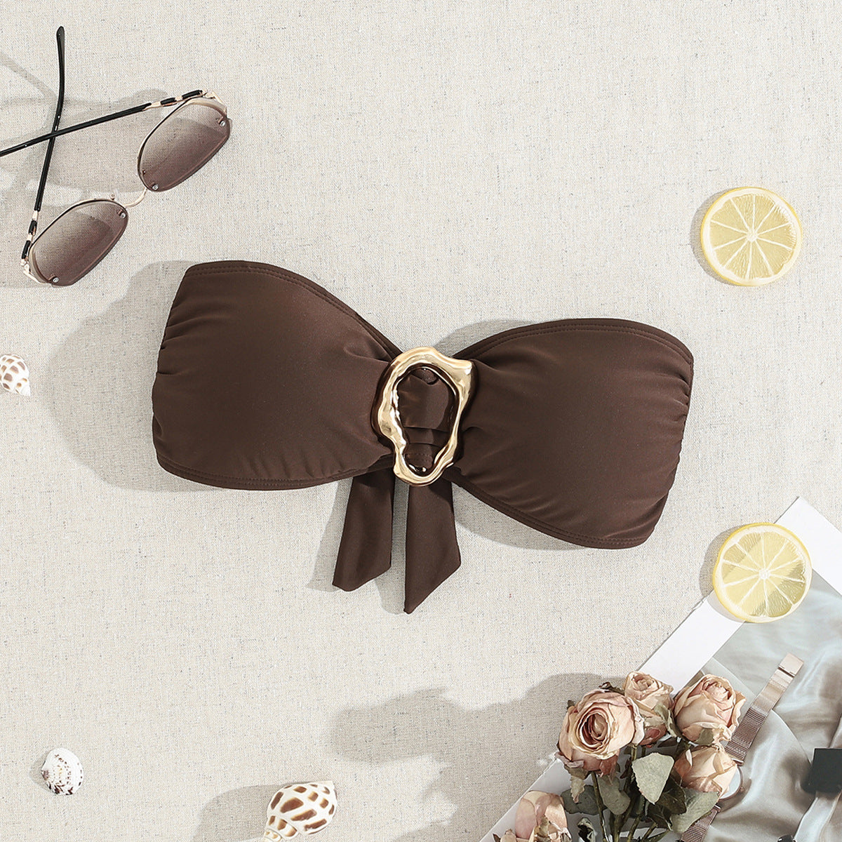 Elegant Bandeau-Bikini med Lyxig Guldspänne
