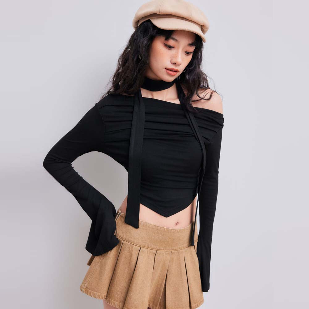 Moderne Crop-top med asymmetrisk design og drapering