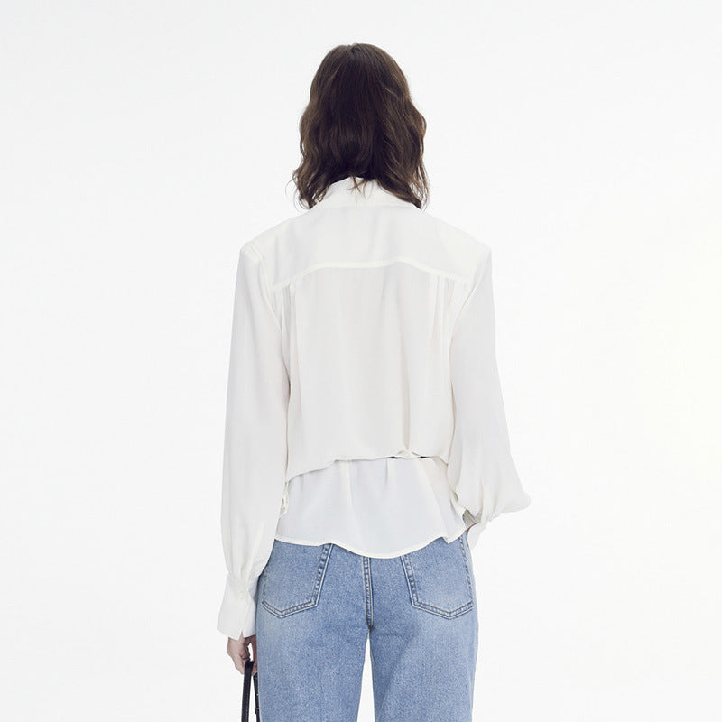 Feminine Bluse med Sløjfe og Trendy Detaljer