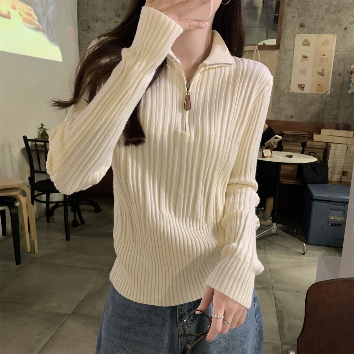 Feminint Sweatshirt med Stilfuld Krave