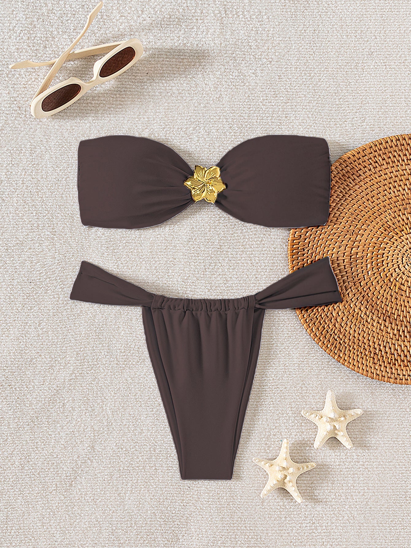 Elegant Bandeau-Bikini med Lyxig Guldspänne