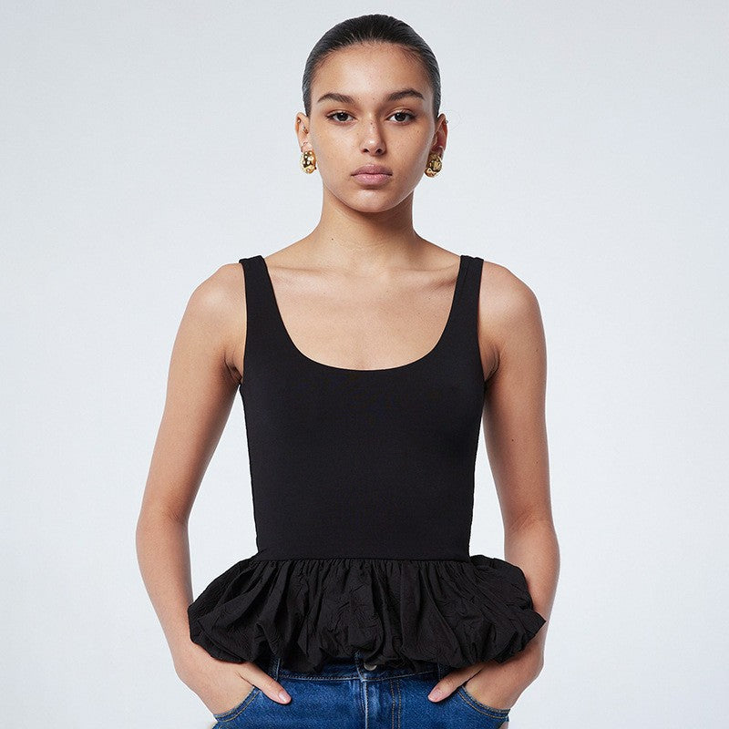 Snygg ärmlös topp med volangdetaljer från ModeLys