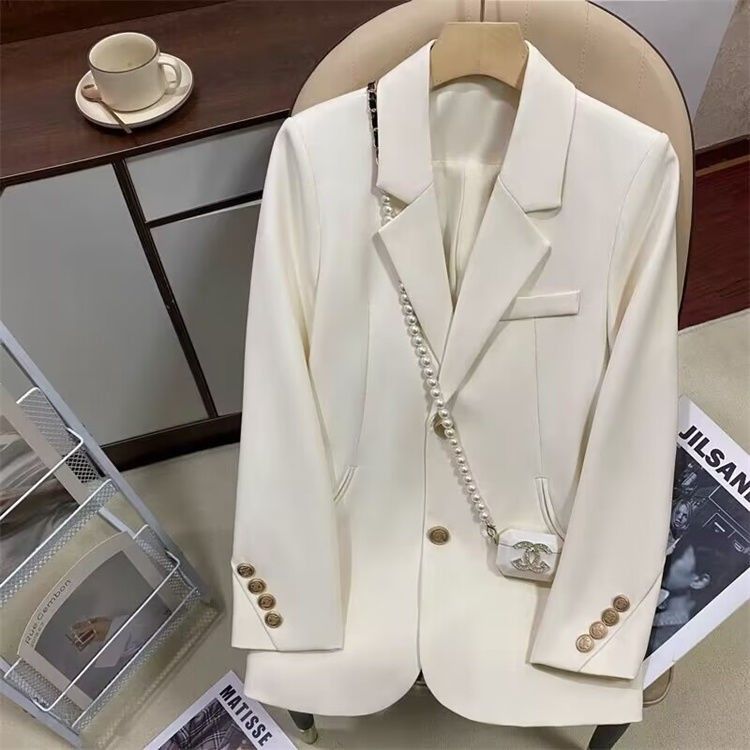 Stilren Damblazer med Skarp Design
