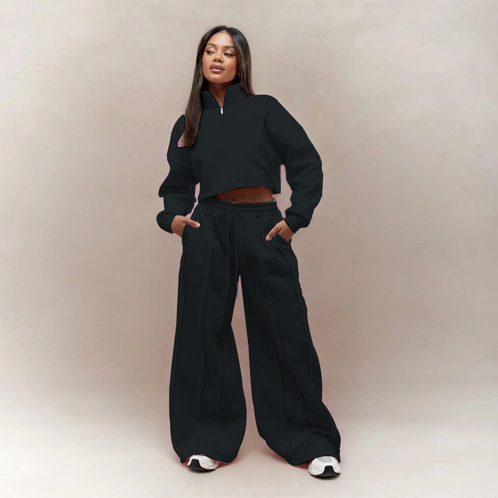 Stilfuldt cropped sæt med pullover og bukser