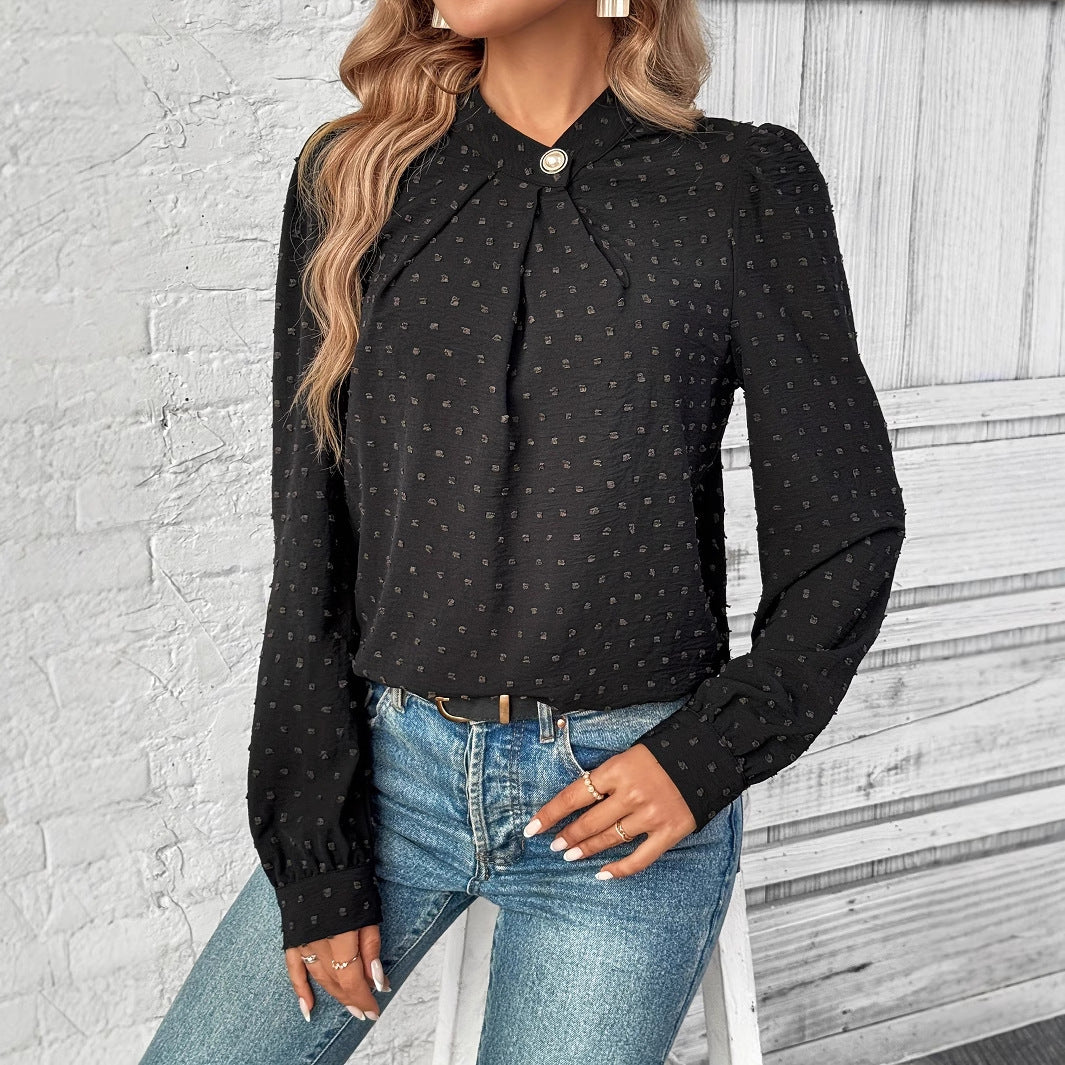 Stilfuld Bluse med Feminin Rynkedetalje og Elegant Knapdesign